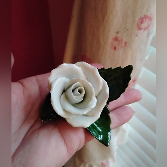 AUTHENTIC EUROPEAN ANTIQUE White Porcelain Rose - HOME DECOR - MADE IN HUNGARY🕊 - Picture 5 of 7